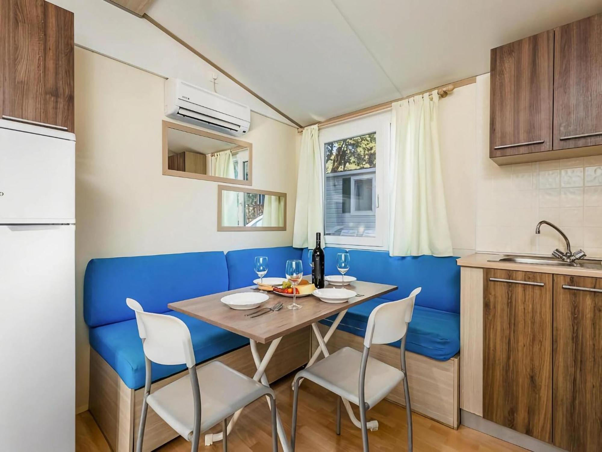 Mobile Homes Mediteran In Caravan Park Strasko, Novalja Exterior foto