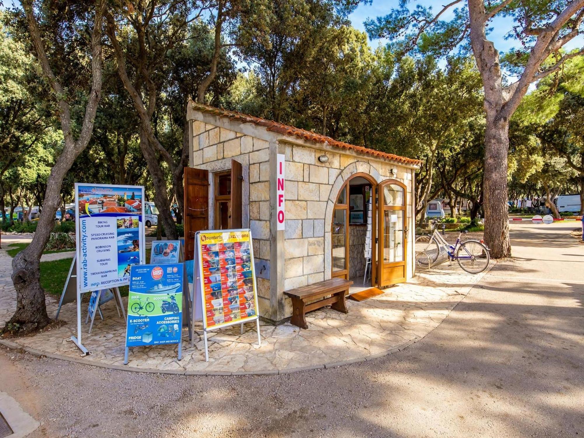 Mobile Homes Mediteran In Caravan Park Strasko, Novalja Exterior foto